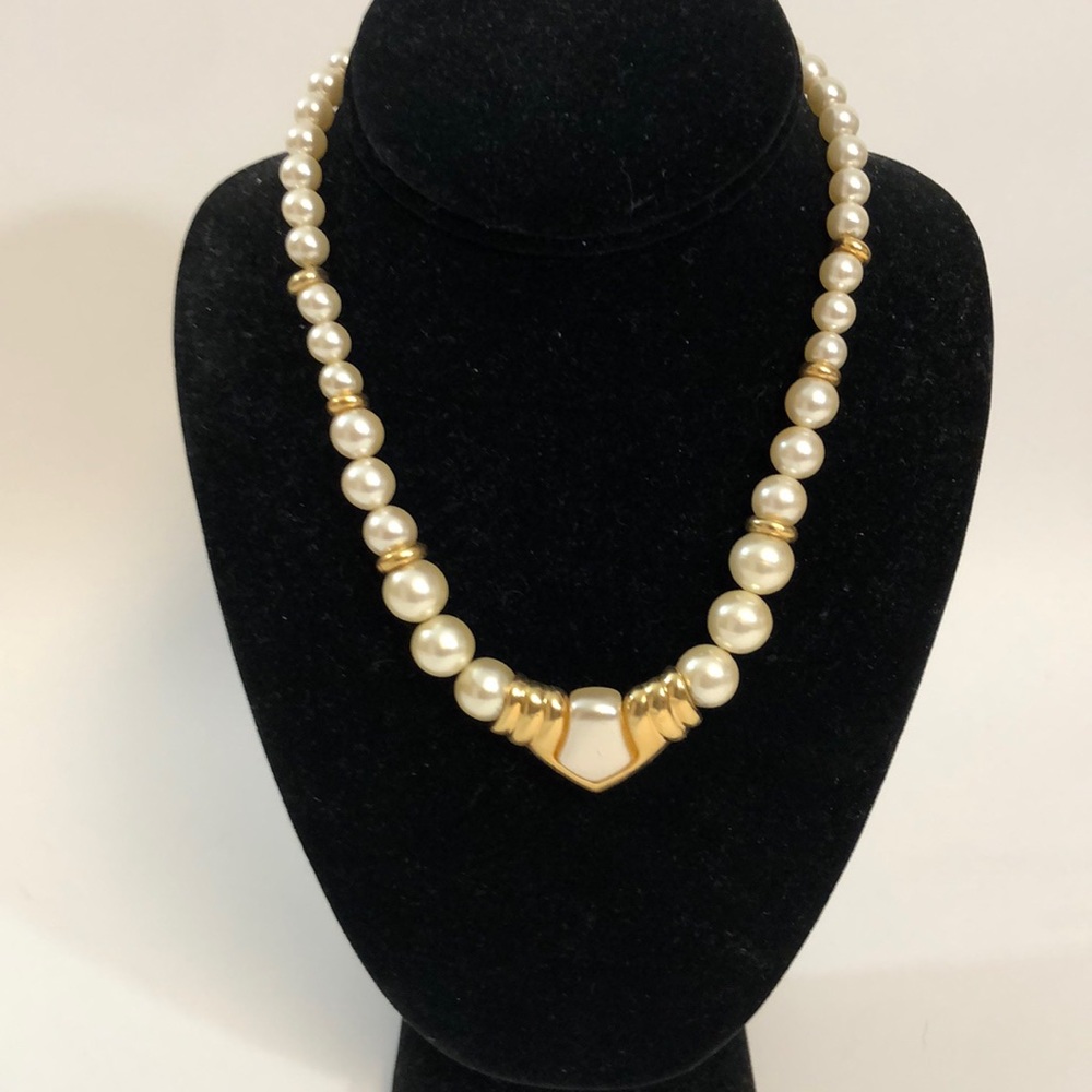 Women’s Vintage Pearl Gold Necklace